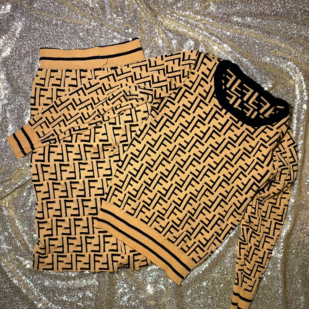 machine set F Letters print size s / m is streach material sweater and skirt